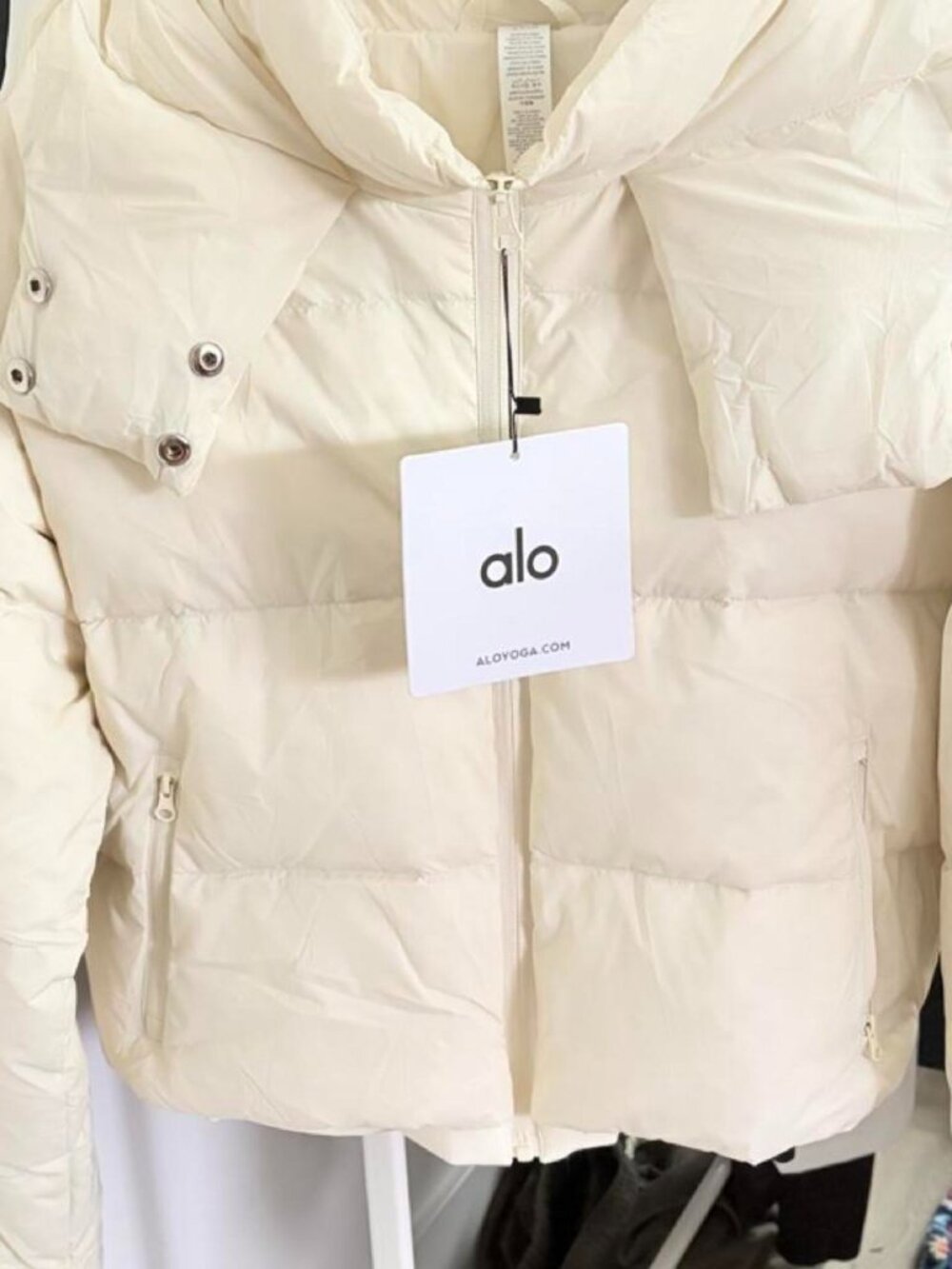 ALO Yoga Light Beige Cropped Puffer Jacket with High Collar
